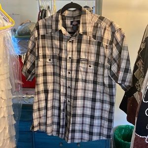 Men’s plaid snap button down short sleeve shirt